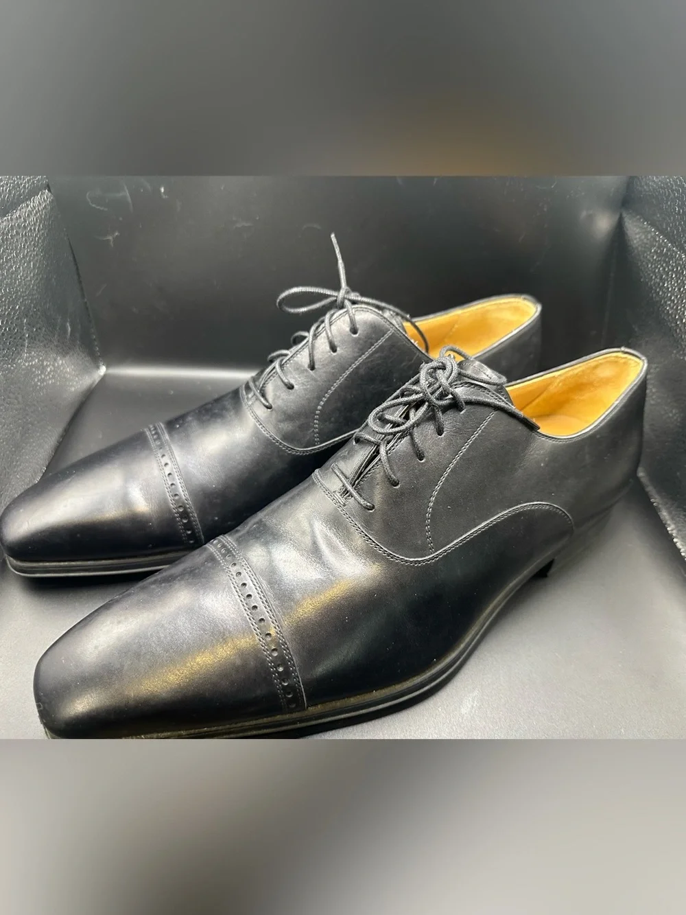 Magnanni Black Leather Cap-Toe Oxfords